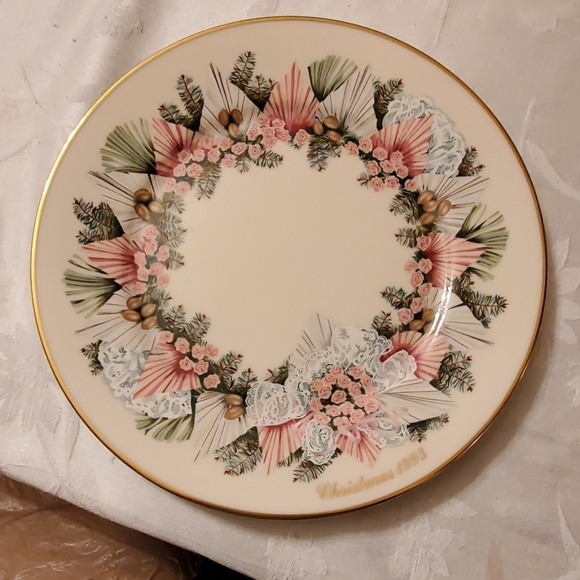 Plate - Picture 2 of 4